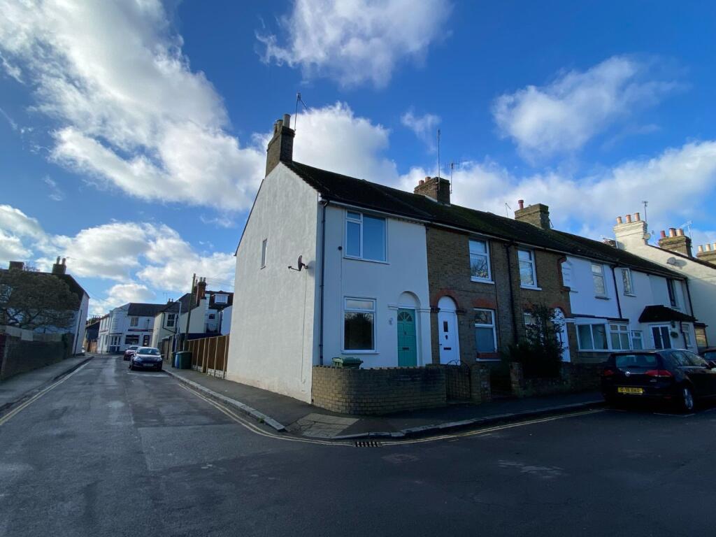 2 bed End of Terrace for rent in Faversham. From Hobbs Parker Estate Agents - Ashford