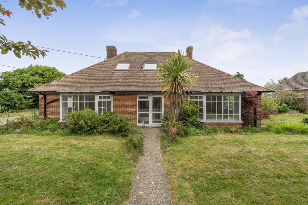 4 bed Bungalow for rent in Capel-le-Ferne. From Hobbs Parker Estate Agents - Ashford