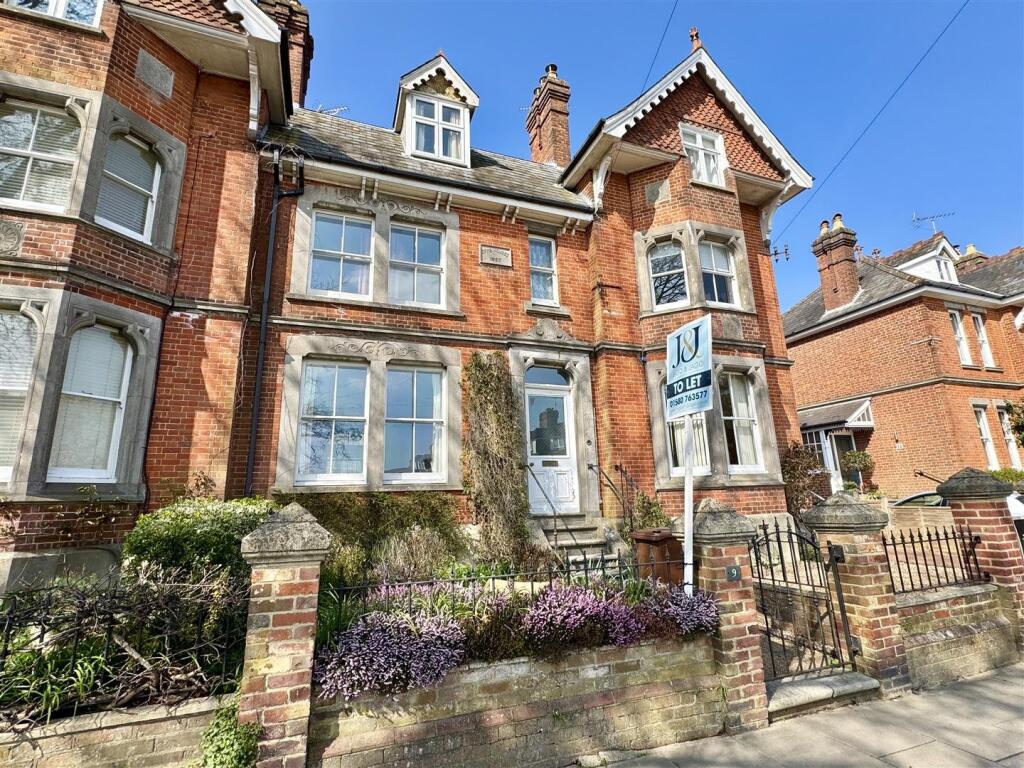 4 bed Semi Detached for rent in Tenterden. From Hobbs Parker Estate Agents - Ashford 4 bed Semi Detached for rent in Tenterden. From Hobbs Parker Estate Agents - Ashford