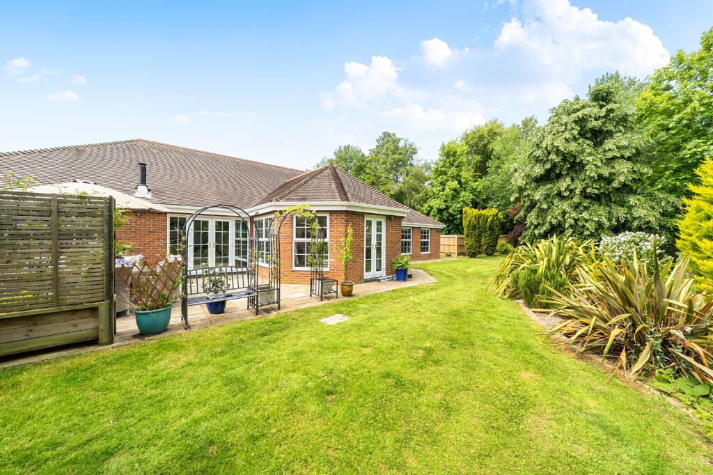 4 bed Bungalow for rent in Rolvenden Layne. From Hobbs Parker Estate Agents - Ashford