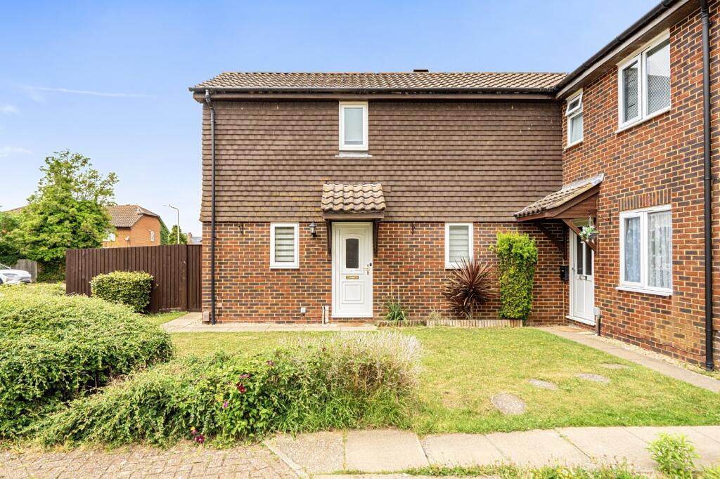 2 bed Mid Terraced House for rent in Ashford. From Hobbs Parker Estate Agents - Ashford