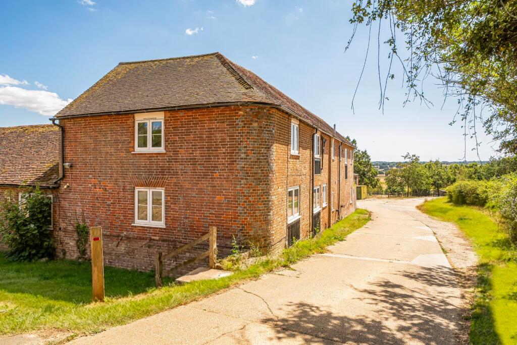 3 bed Mid Terraced House for rent in Sandhurst Cross. From Hobbs Parker Estate Agents - Ashford