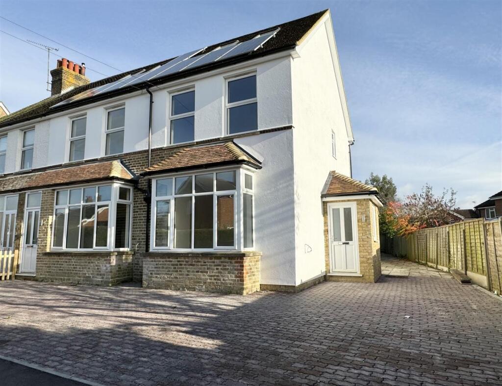 3 bed End of Terrace for rent in Harrietsham. From Hobbs Parker Estate Agents - Ashford 3 bed End of Terrace for rent in Harrietsham. From Hobbs Parker Estate Agents - Ashford