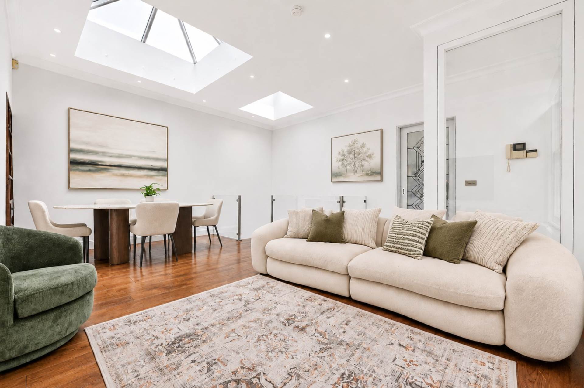 2 bed House (unspecified) for rent in London. From Hogarth Estates