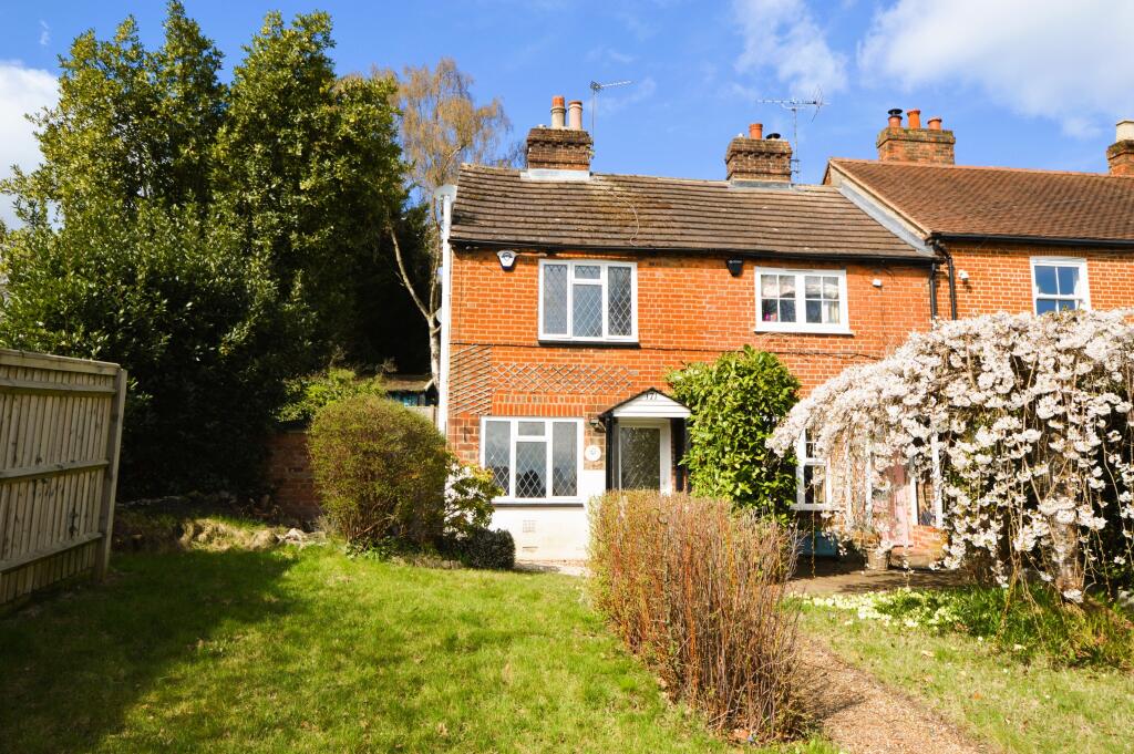 2 bed Cottage for rent in Bagshot. From Howlands Sales and Lettings - Bagshot 2 bed Cottage for rent in Bagshot. From Howlands Sales and Lettings - Bagshot