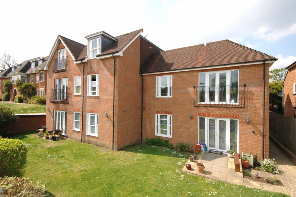 2 bed 1st Floor Flat for rent in Bagshot. From Howlands Sales and Lettings - Bagshot
