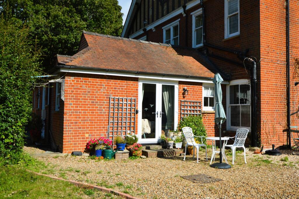 1 bed House (unspecified) for rent in Brick Hill. From Howlands Sales and Lettings - Bagshot