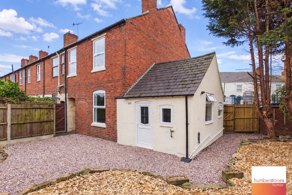 4 bed End of Terrace for rent in Old Hill. From Humberstones Homes - Quinton