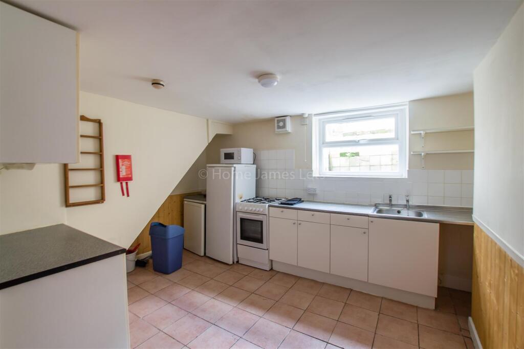 5 bed Mid Terraced House for rent in Brighton and Hove. From Home James Lets - Brighton
