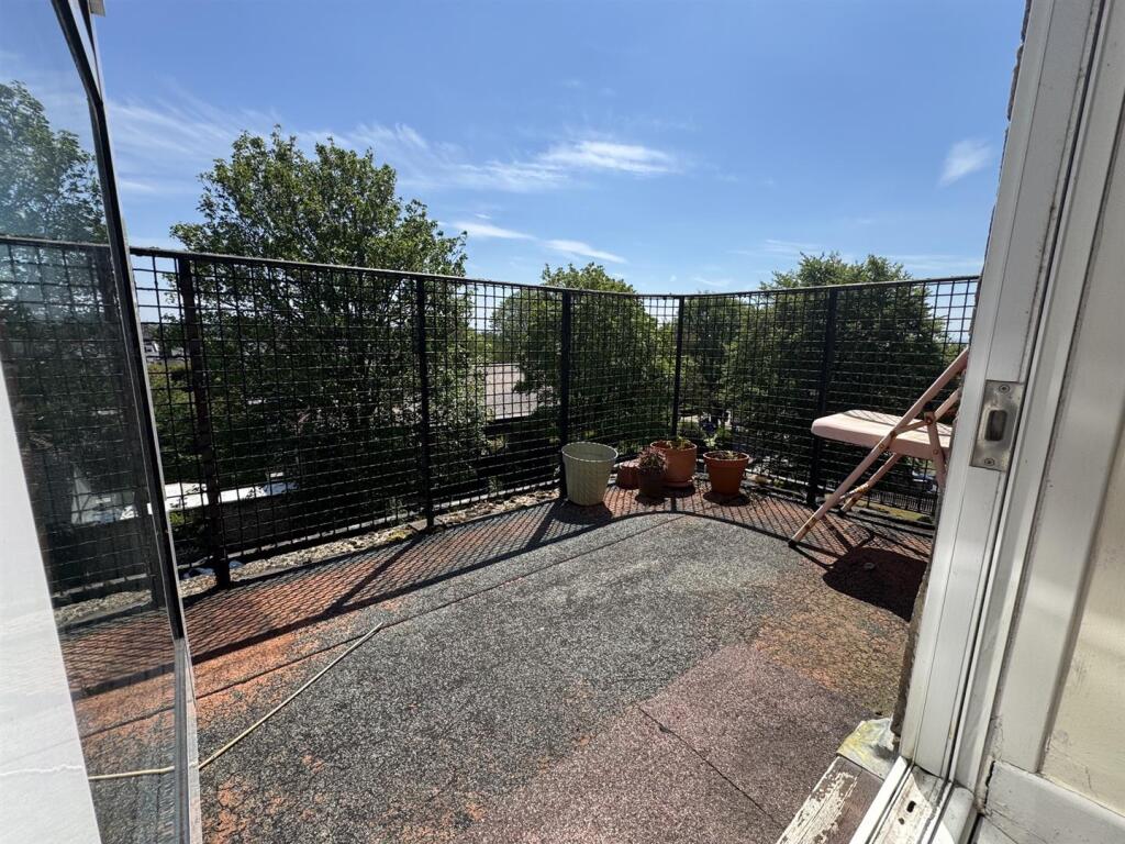 2 bed Apartment for rent in Brighton and Hove. From Home James Lets - Brighton