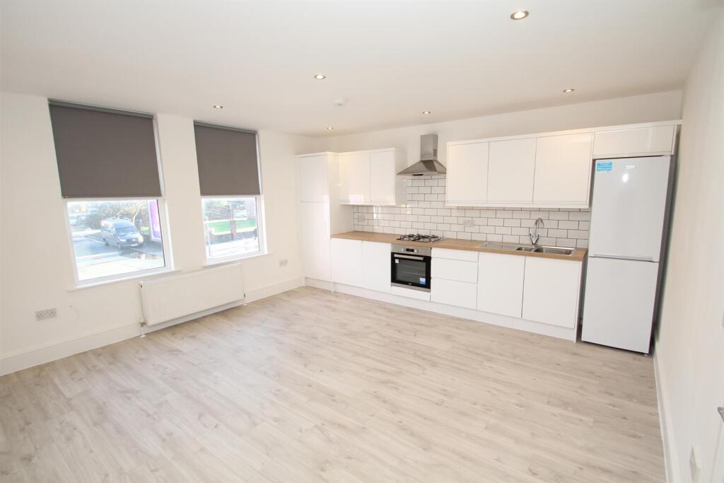 2 bed 1st Floor Flat for rent in Stretford. From Home Estate Agents - Monton