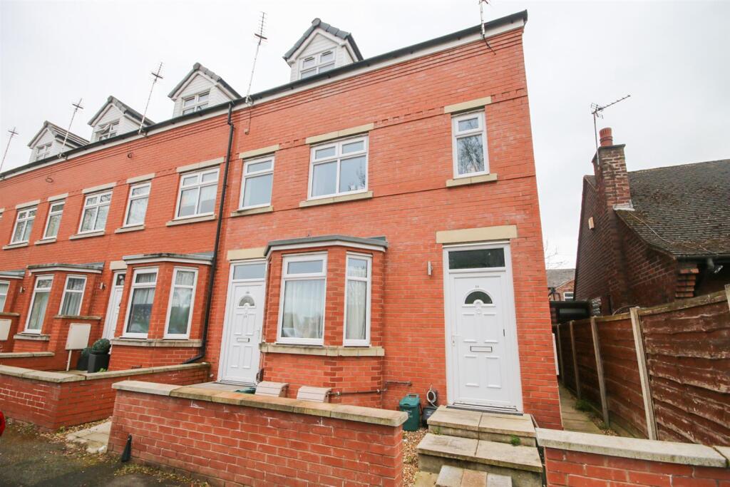 3 bed 1st Floor Flat for rent in Eccles. From Home Estate Agents - Monton