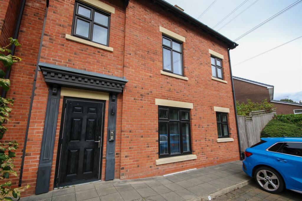 2 bed Apartment for rent in Worsley. From Home Estate Agents - Monton