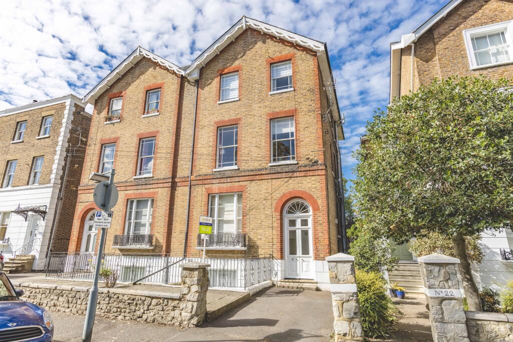 2 bed 1st Floor Flat for rent in Windsor. From Horler & Associates - Windsor