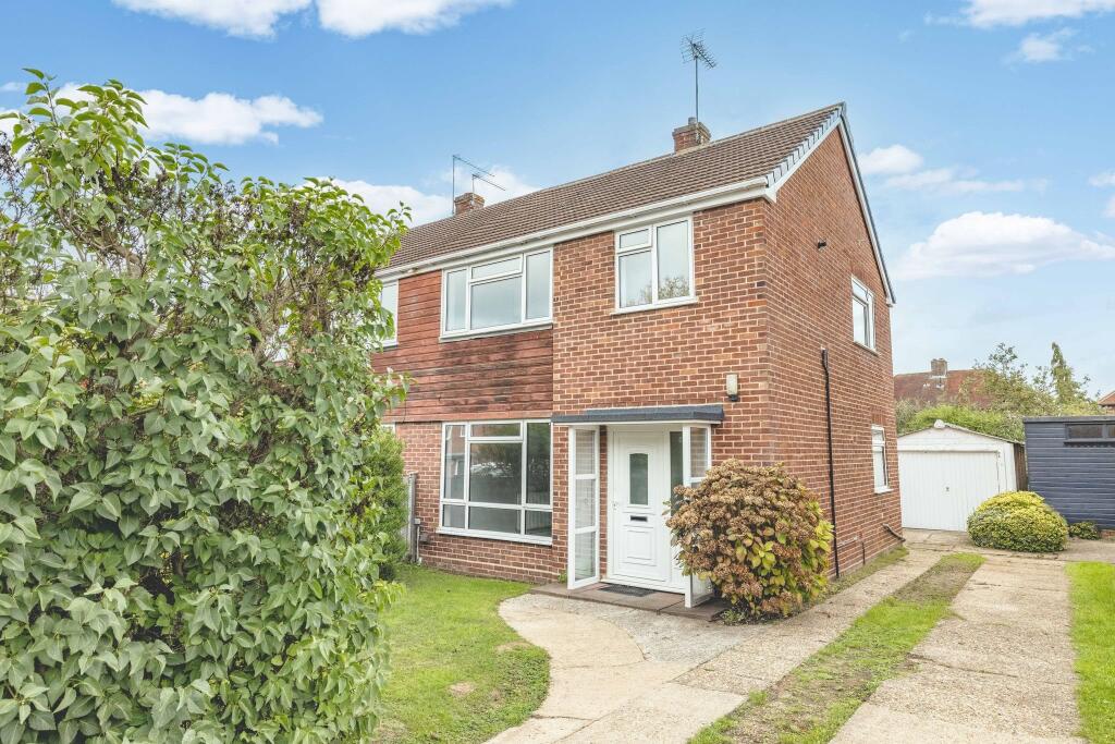 3 bed Semi Detached for rent in Oakley Green. From Horler & Associates - Windsor 3 bed Semi Detached for rent in Oakley Green. From Horler & Associates - Windsor