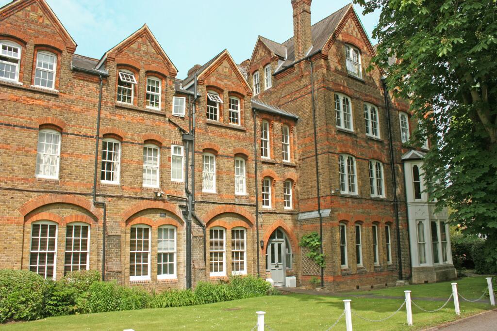 2 bed 1st Floor Flat for rent in Windsor. From Horler & Associates - Windsor