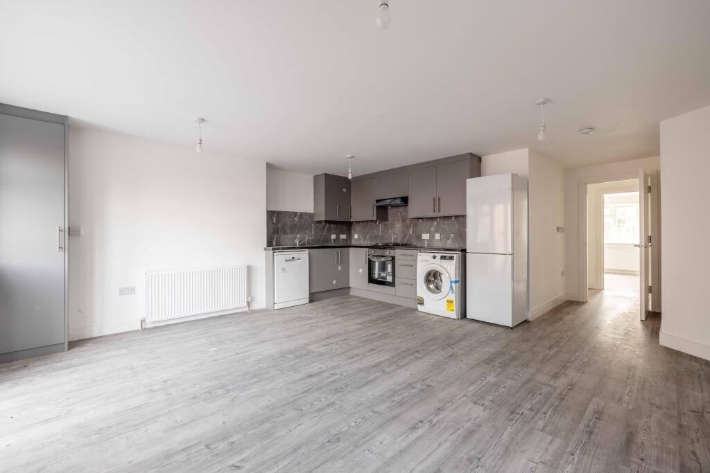 2 bed 1st Floor Flat for rent in Windsor. From Horler & Associates - Windsor