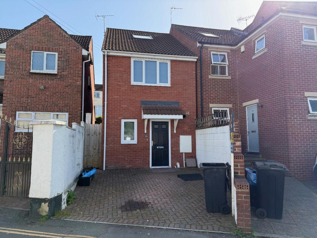 3 bed End of Terrace for rent in Whiteway. From House + Co Property - Bristol 3 bed End of Terrace for rent in Whiteway. From House + Co Property - Bristol
