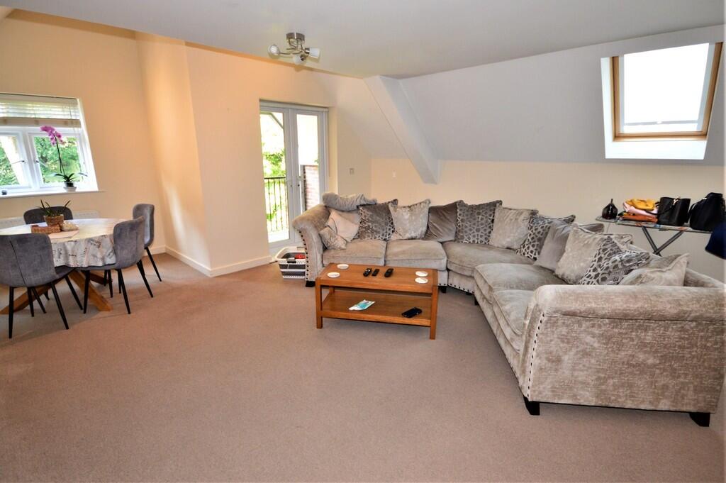 3 bed Apartment for rent in Bournemouth. From House & Son - Winton