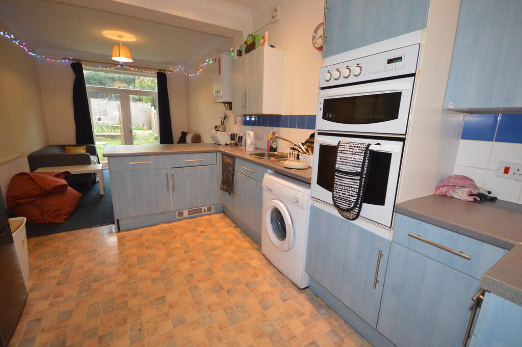 4 bed House (unspecified) for rent in Bournemouth. From House & Son - Winton