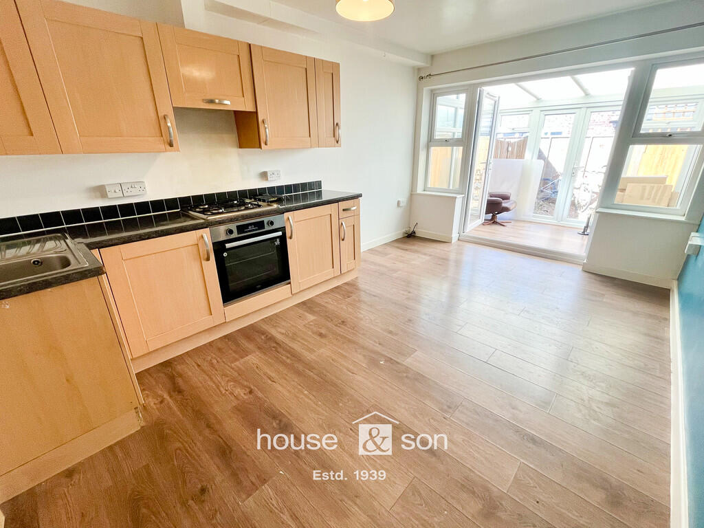 1 bed Detached for rent in Bournemouth. From House & Son - Winton