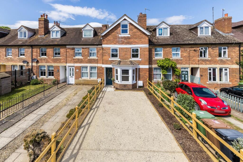 4 bed Mid Terraced House for rent in Abingdon-on-Thames. From Hodsons - Abingdon