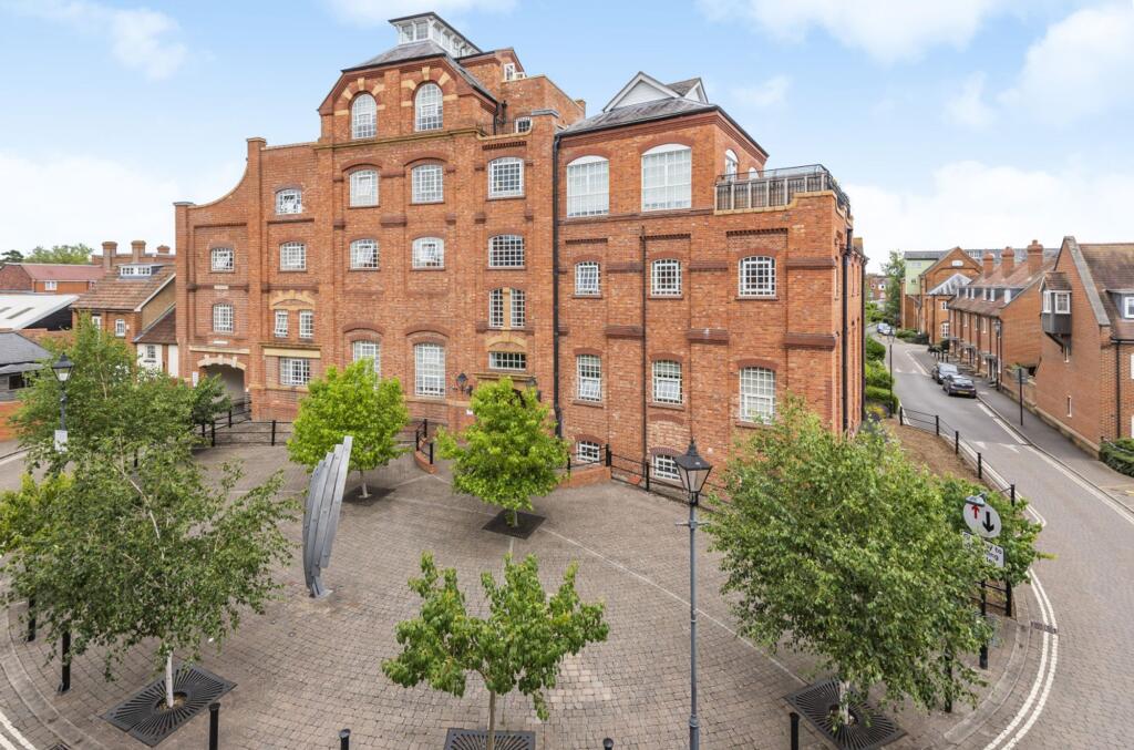 2 bed Penthouse for rent in Abingdon-on-Thames. From Hodsons - Abingdon