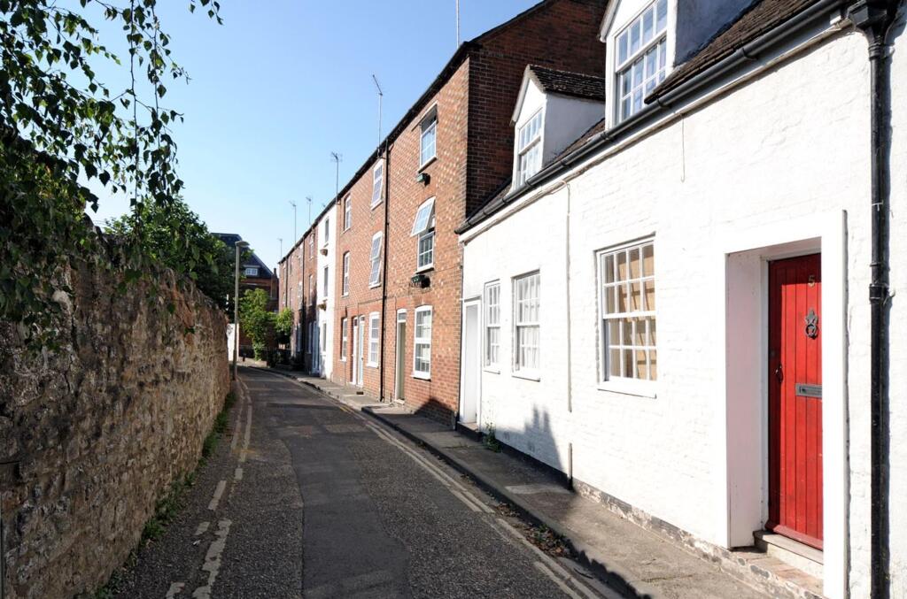 1 bed Mid Terraced House for rent in Abingdon-on-Thames. From Hodsons - Abingdon