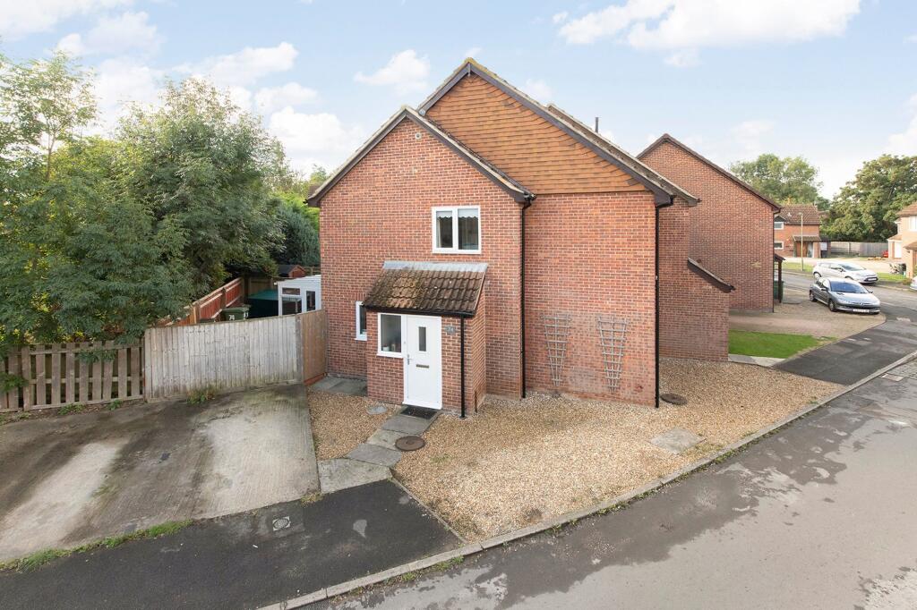 2 bed Mid Terraced House for rent in Radley. From Hodsons - Abingdon