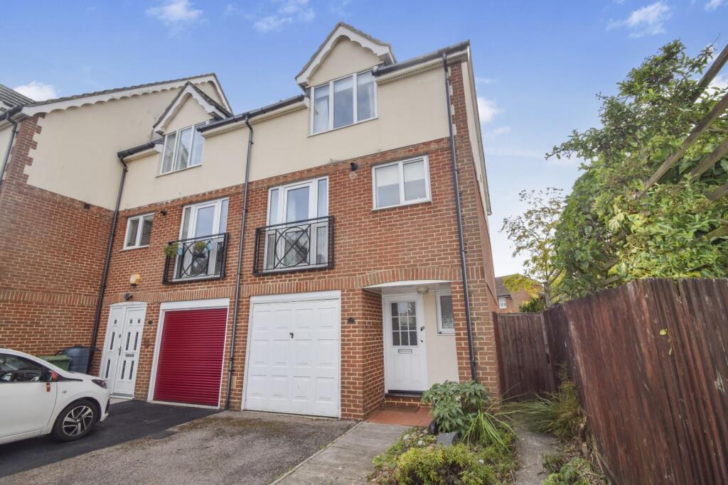 4 bed Town House for rent in Crumbles. From Hunt Frame - Eastbourne 4 bed Town House for rent in Crumbles. From Hunt Frame - Eastbourne