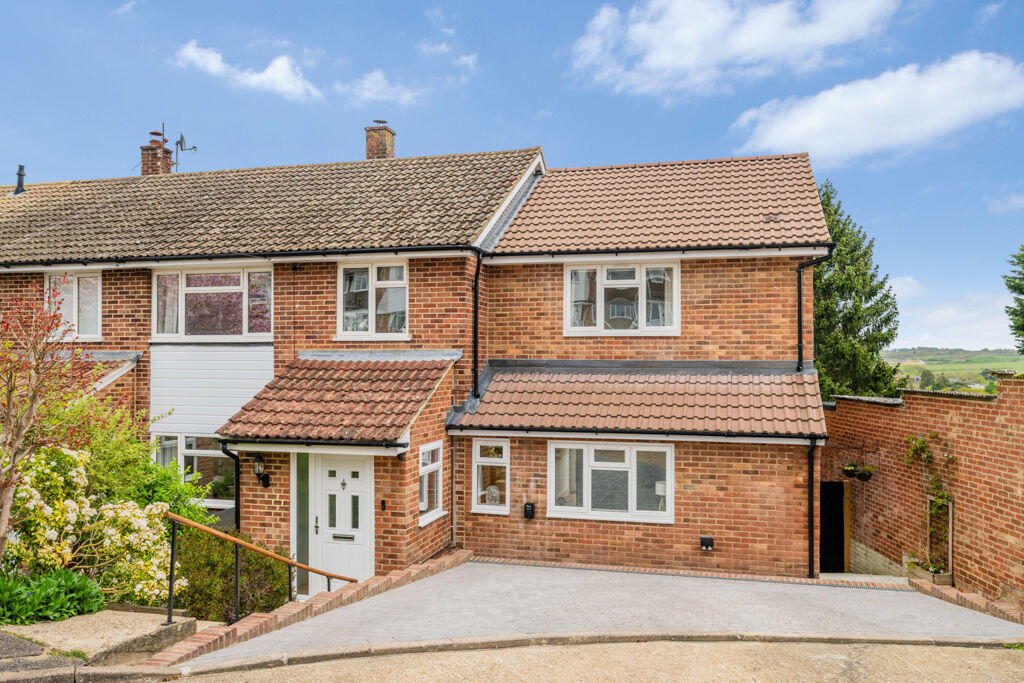 5 bed End of Terrace for rent in Reigate. From Hunter & Company - Redhill