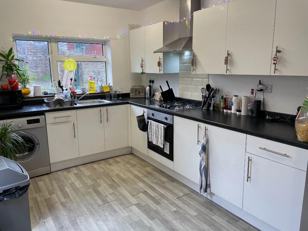 5 bed Mid Terraced House for rent in Portsmouth. From Days Lettings Ltd - Southsea