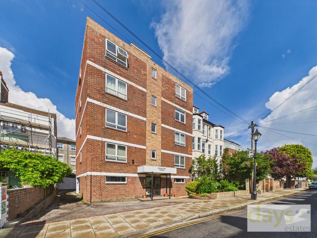 2 bed 1st Floor Flat for rent in Portsmouth. From Days Lettings Ltd - Southsea 2 bed 1st Floor Flat for rent in Portsmouth. From Days Lettings Ltd - Southsea