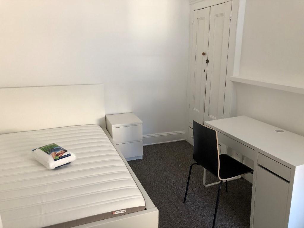 1 bed Mid Terraced House for rent in Portsmouth. From Days Lettings Ltd - Southsea