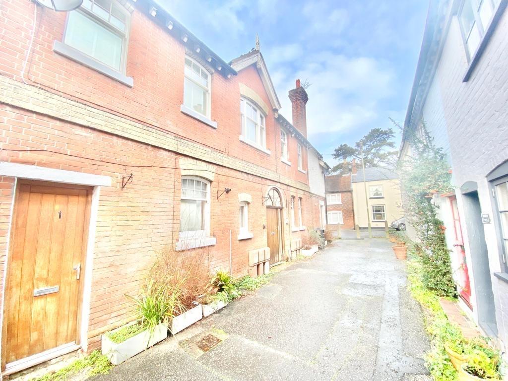1 bed 1st Floor Flat for rent in Bishop's Waltham. From Days Lettings Ltd - Southsea