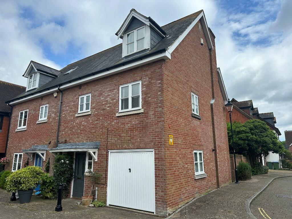 3 bed Town House for rent in Fareham. From Days Lettings Ltd - Southsea 3 bed Town House for rent in Fareham. From Days Lettings Ltd - Southsea