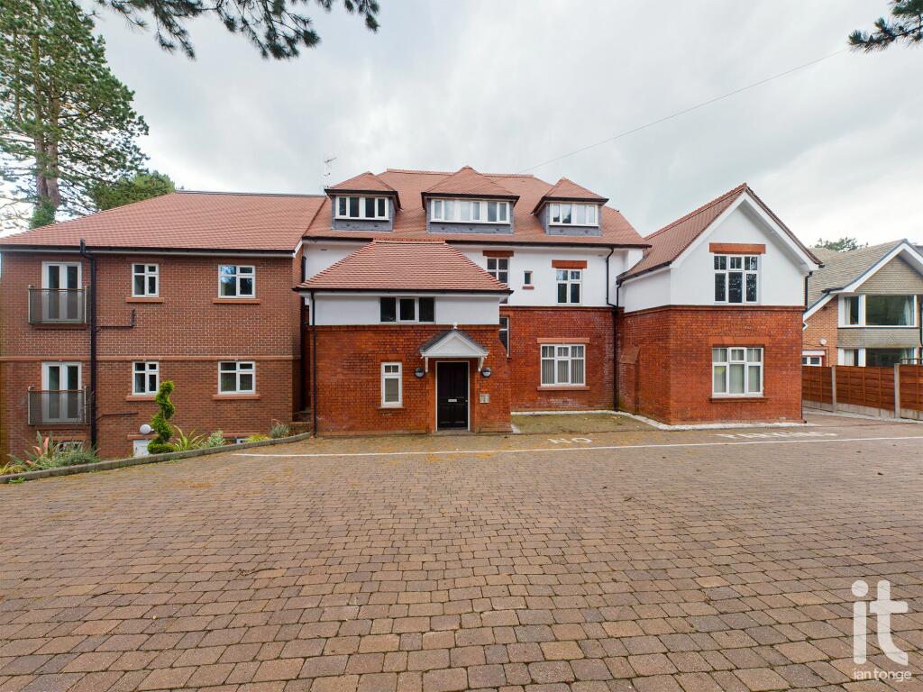 2 bed Apartment for rent in Stockport. From Ian Tonge Property Services Limited - Hazel Grove