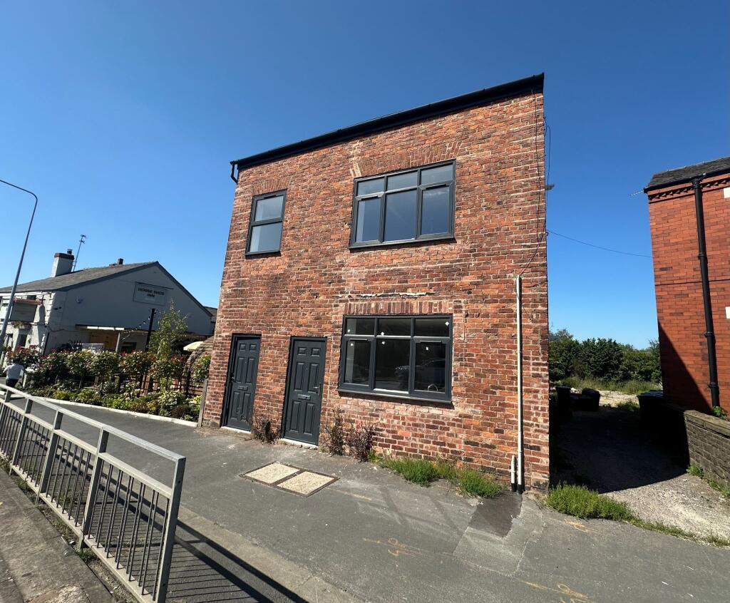 2 bed Apartment for rent in Stockport. From Ian Tonge Property Services Limited - Hazel Grove