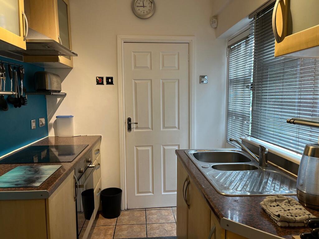 1 bed Apartment for rent in Stockport. From Ian Tonge Property Services Limited - Hazel Grove