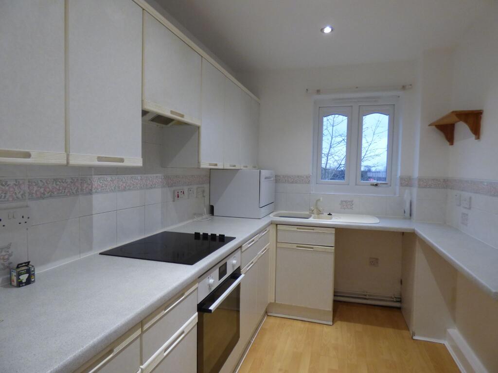 2 bed Apartment for rent in Stockport. From Ian Tonge Property Services Limited - Hazel Grove