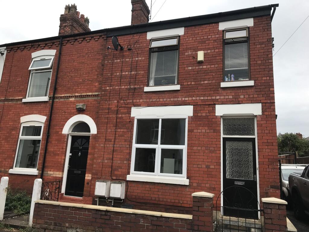 1 bed Apartment for rent in Stockport. From Ian Tonge Property Services Limited - Hazel Grove