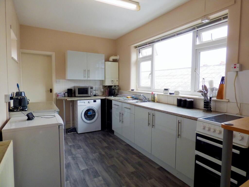 1 bed Apartment for rent in Stockport. From Ian Tonge Property Services Limited - Hazel Grove