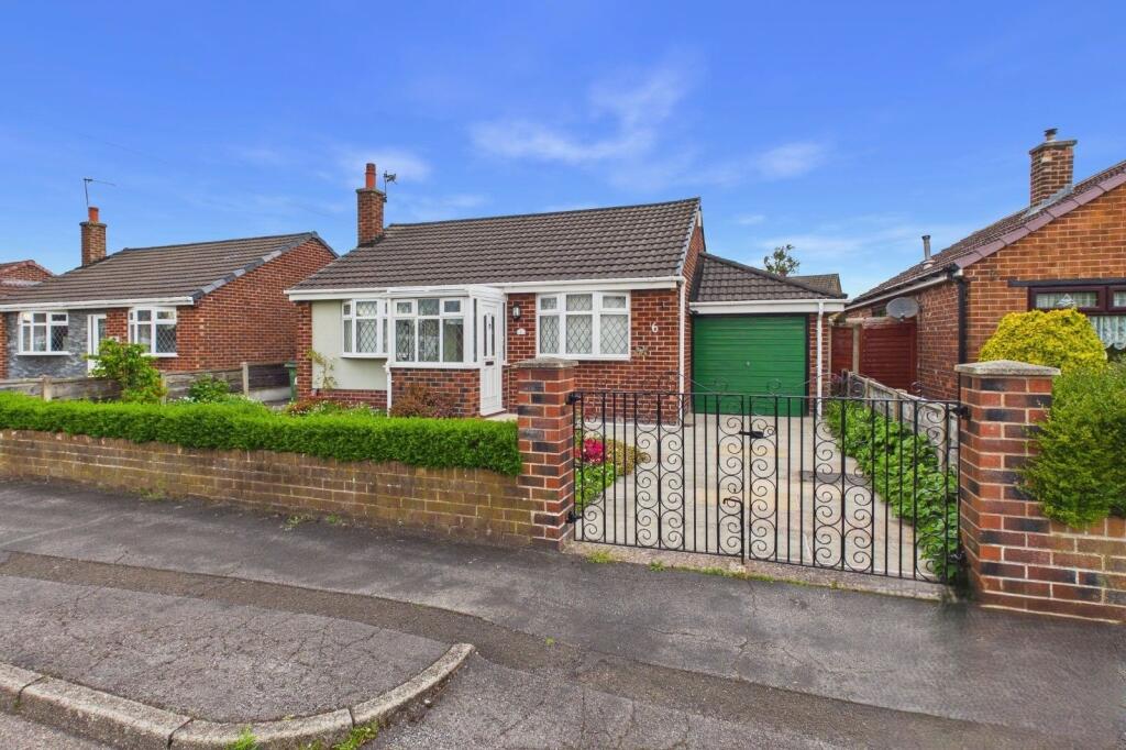 2 bed Detached bungalow for rent in Hazel Grove. From Ian Tonge Property Services Limited - Hazel Grove