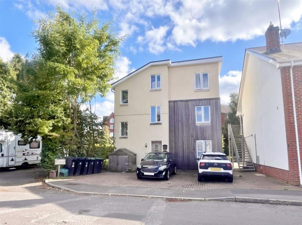 2 bed Apartment for rent in Verwood. From Irving & Sons - Verwood