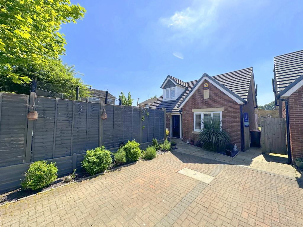 3 bed Detached for rent in Dunstable. From Indigo Residential - Barton Road