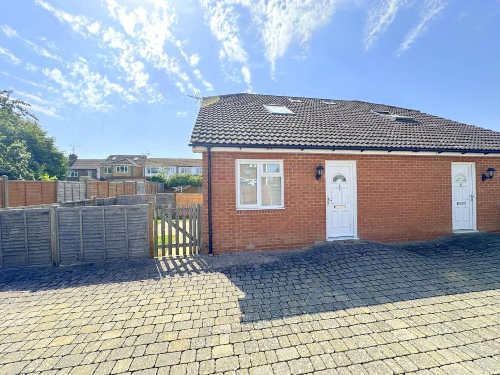 1 bed Semi Detached for rent in Upper Sundon. From Indigo Residential - Barton Road
