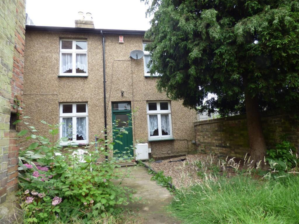 4 bed Mid Terraced House for rent in Cockernhoe. From Indigo Residential - Barton Road