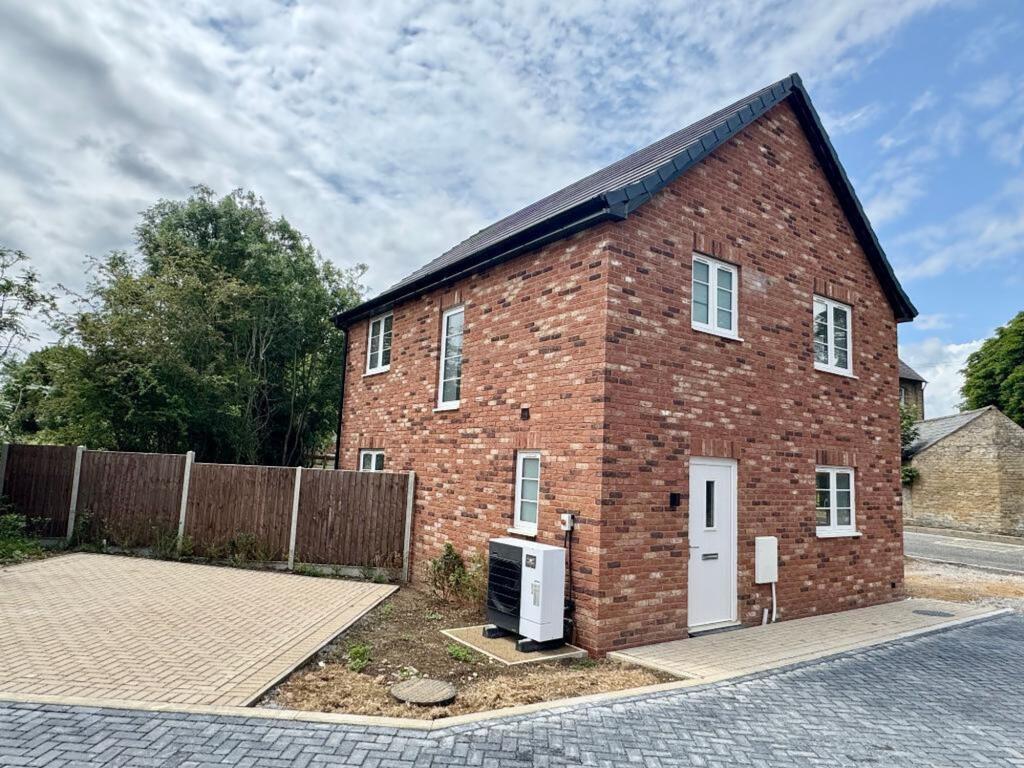3 bed Mid Terraced House for rent in Carlton. From Indigo Residential - Barton Road