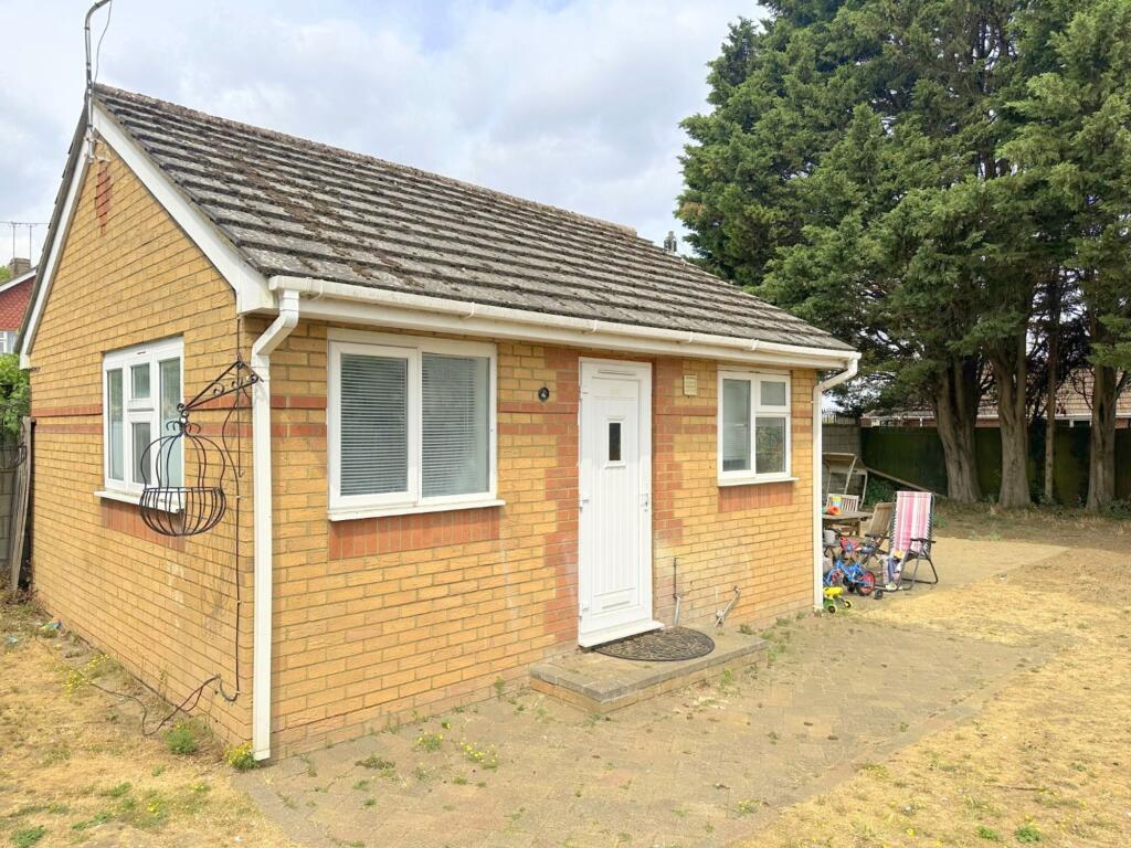 4 bed 1st Floor Flat for rent in Luton. From Indigo Residential - Barton Road 4 bed 1st Floor Flat for rent in Luton. From Indigo Residential - Barton Road