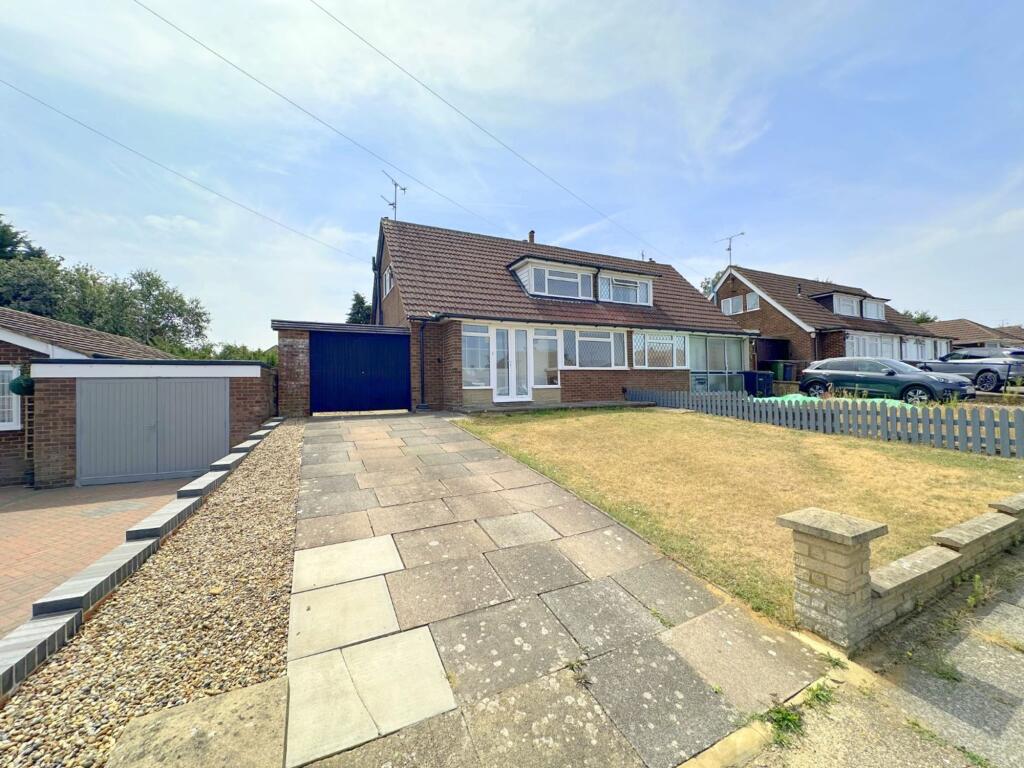 3 bed Semi-detached bungalow for rent in Luton. From Indigo Residential - Barton Road